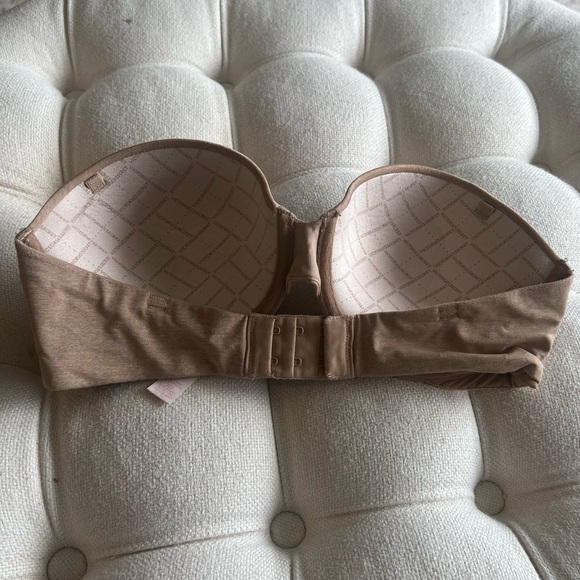 Victorias Secret Strapless Nude Bra - Picture 2 of 4